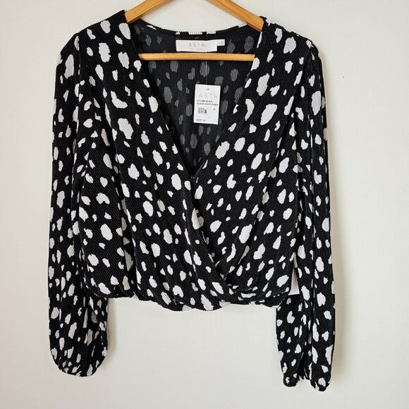 NWT ASTR BLACK WHITE DOTTED DEEP SURPLICE V NECK LONGSLEEVES TOP SIZE M - Picture 1 of 15